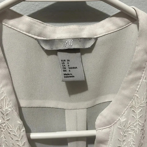 H&M 6 Sheer dainty white romantic flutter sleeve button down top - Picture 3 of 4